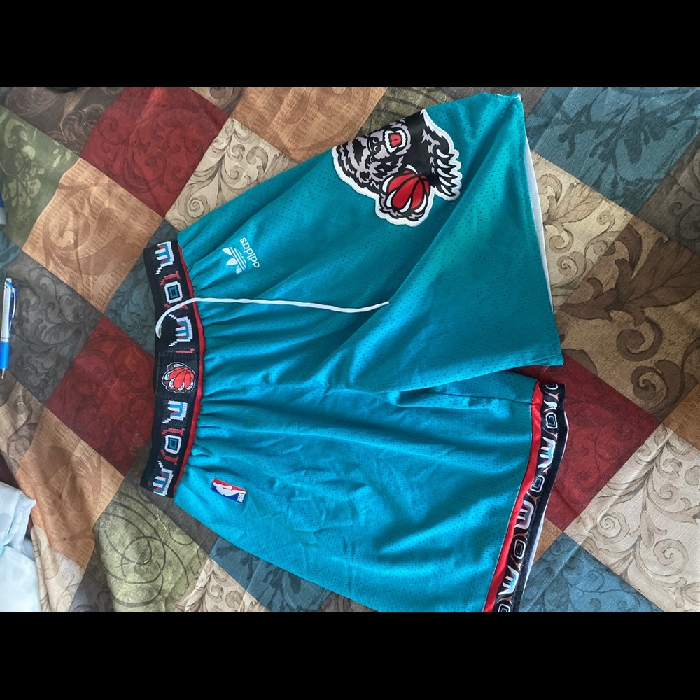 Adidas Vancouver Grizzlies Retro Athletic Shorts M
